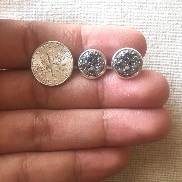 2 pairs-Druzy stud earrings, silver and gunmetal - Picture 5 of 6